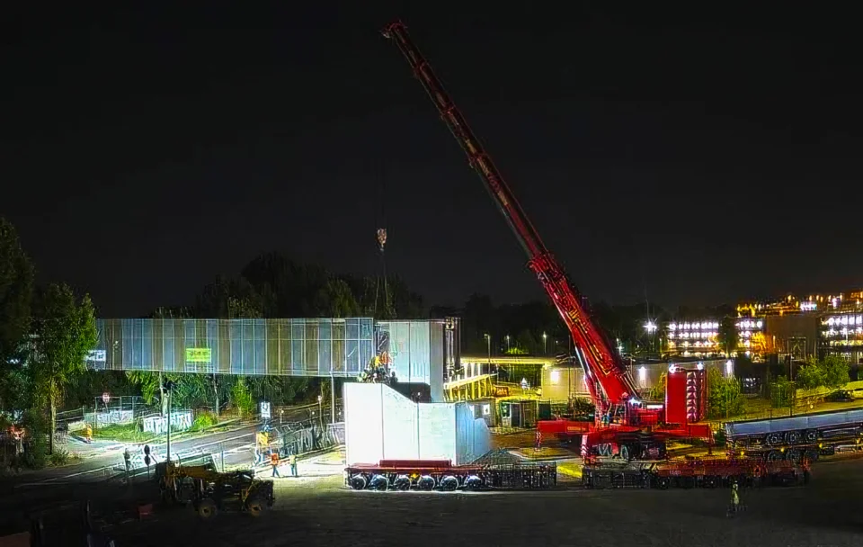 Trasporto e installazione di una passerella da 108 tonnellate all'Aeroporto di Milano Linate