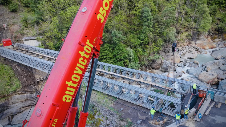 Smantellamento di un ponte in Val D’Aosta!