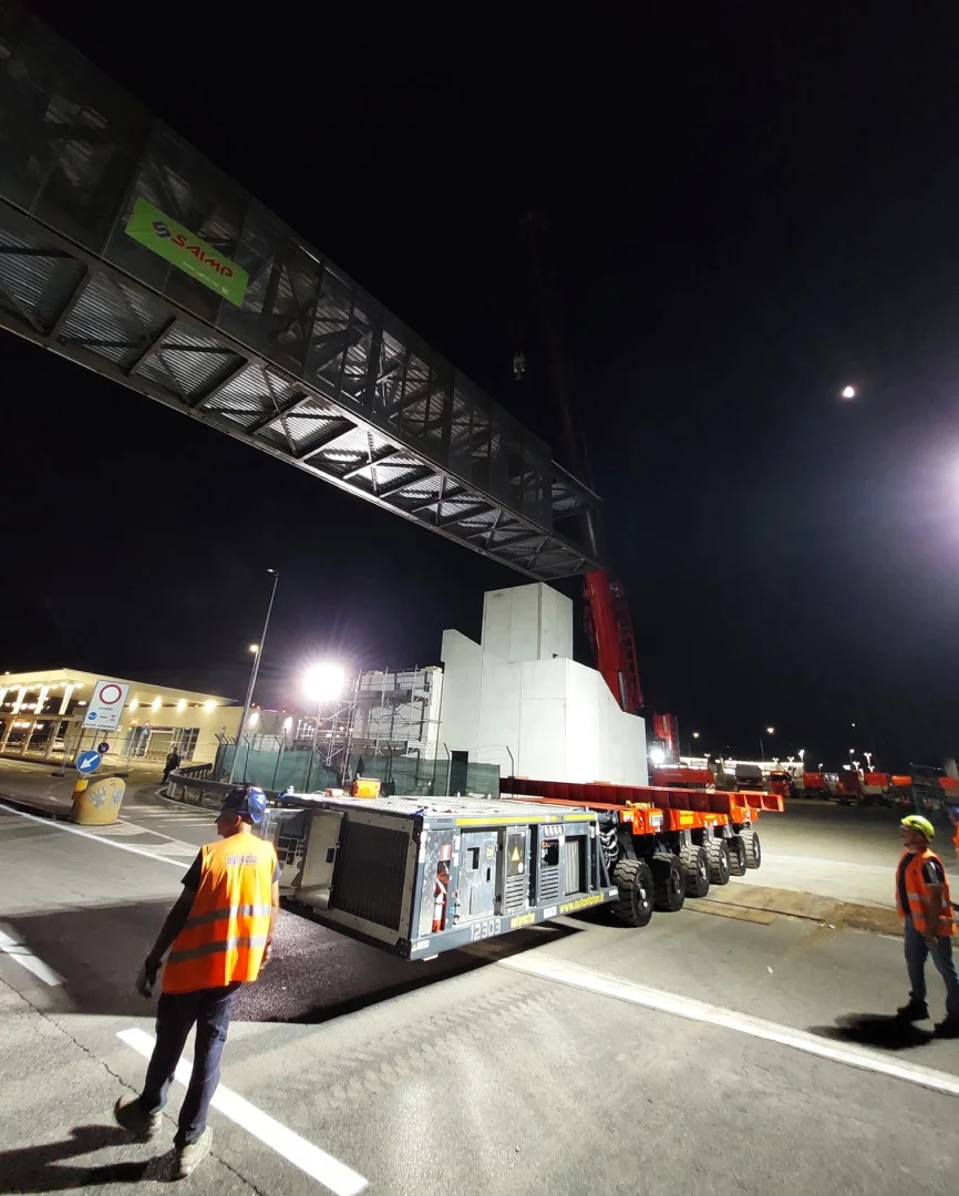 Passerella da 108 tonnellate a Milano Linate | Autovictor - 5