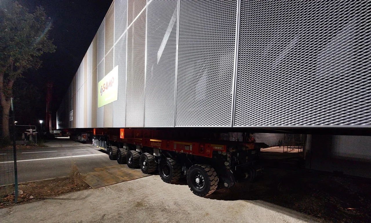 Passerella da 108 tonnellate a Milano Linate | Autovictor - 8