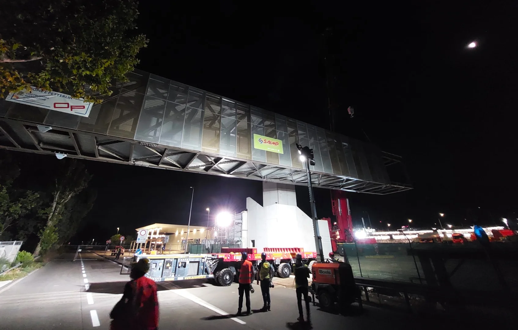 Passerella da 108 tonnellate a Milano Linate | Autovictor - 1
